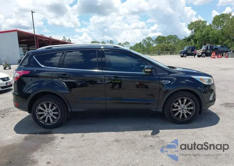 2017 Ford Escape Titanium z USA, uszkodzony, nr VIN 1FMCU0JD2HUF02415